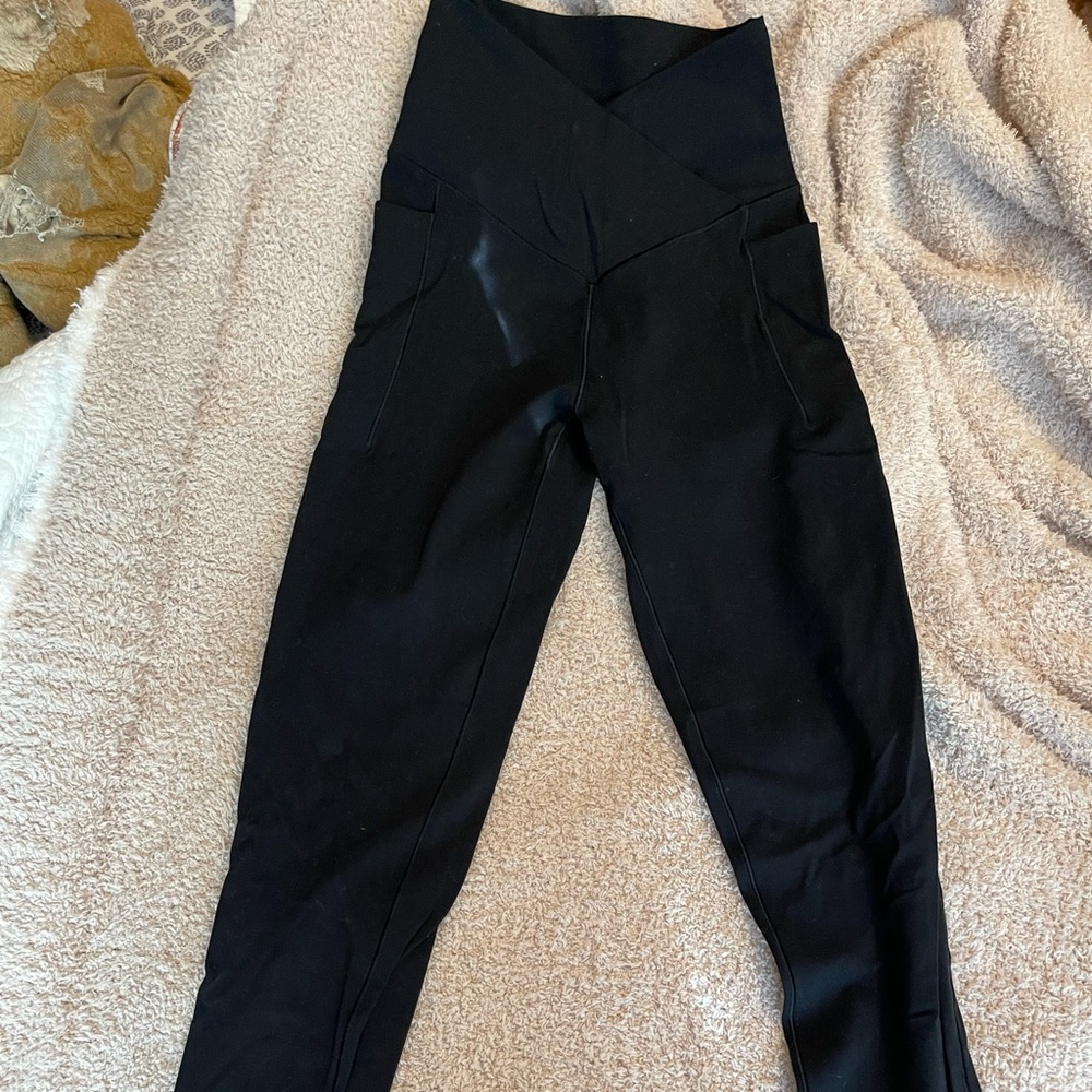 Black leggings with pockets